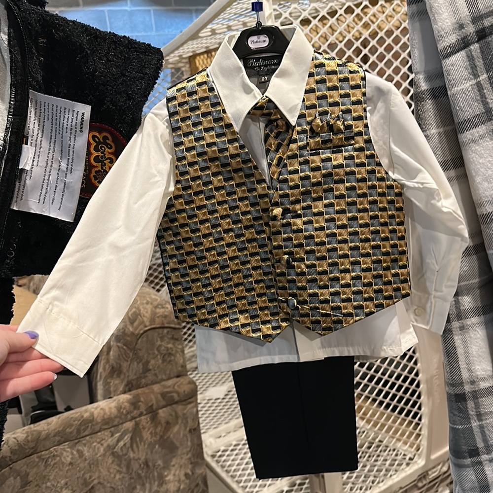 Dress clothes - Picture 2 of 3